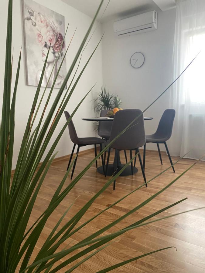 Penthouse West S Lägenhet Varaždin Exteriör bild