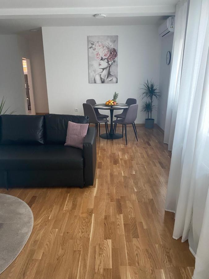 Penthouse West S Lägenhet Varaždin Exteriör bild