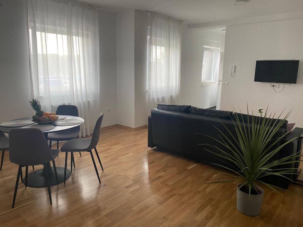Penthouse West S Lägenhet Varaždin Exteriör bild